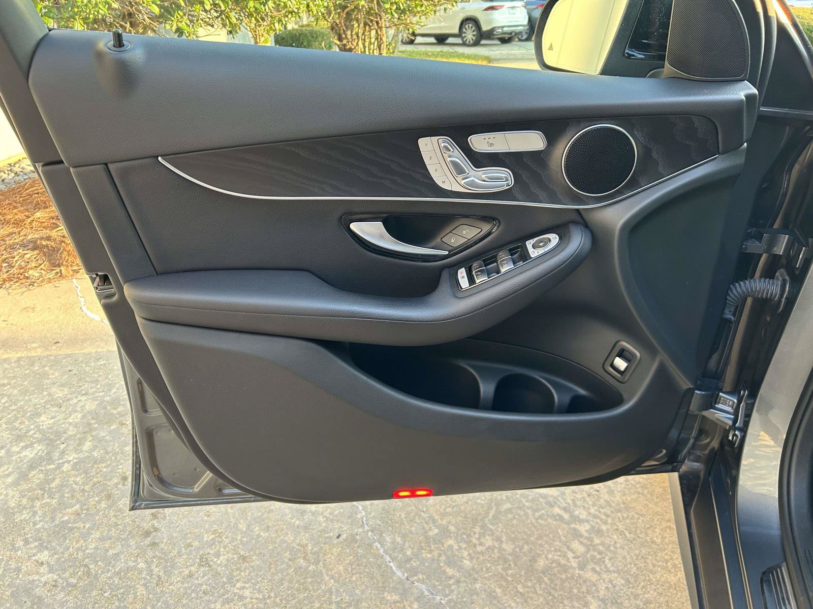 Used 2018 Mercedes-Benz GLC 300 4MATIC image 19