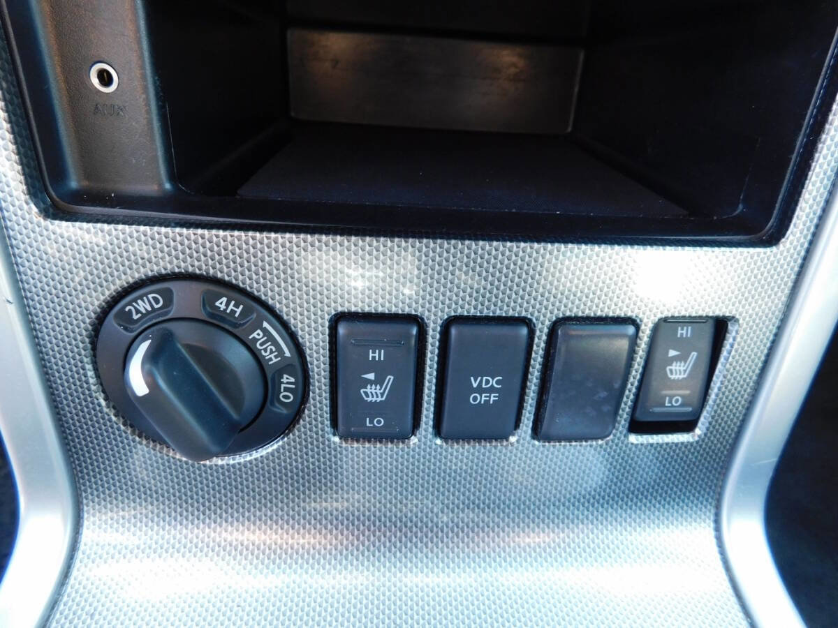 Used 2011 Nissan Pathfinder Silver AWD/4WD image 17