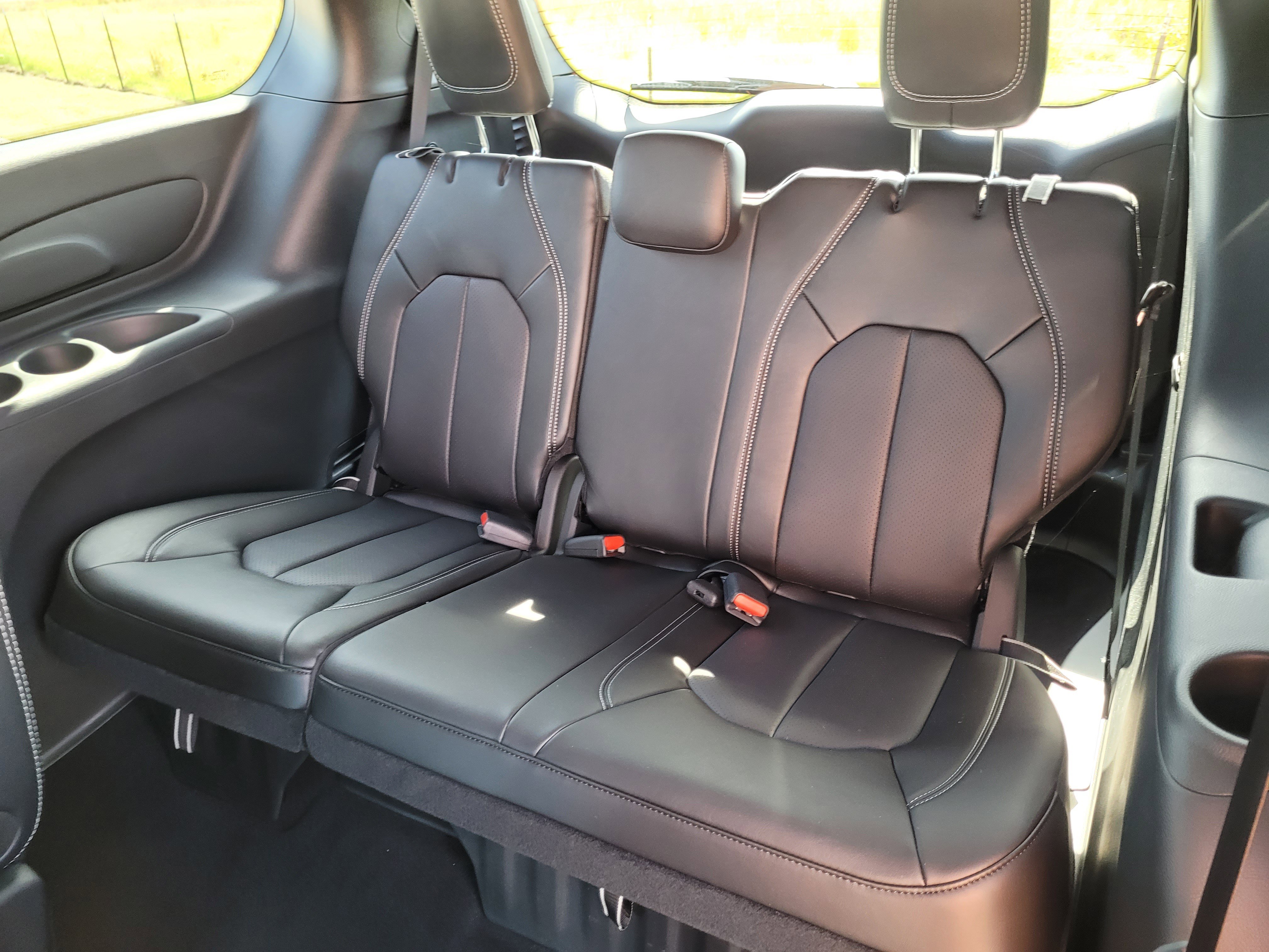 New 2025 Chrysler Pacifica Select image 12