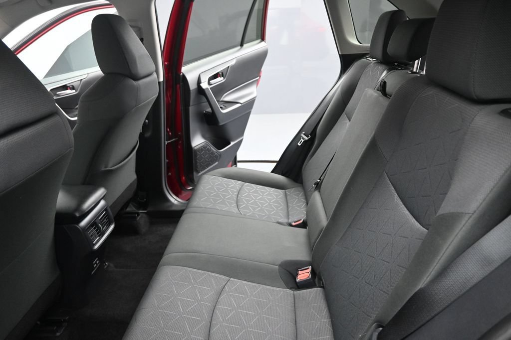 Used 2025 Toyota RAV4 XLE AWD/4WD image 17