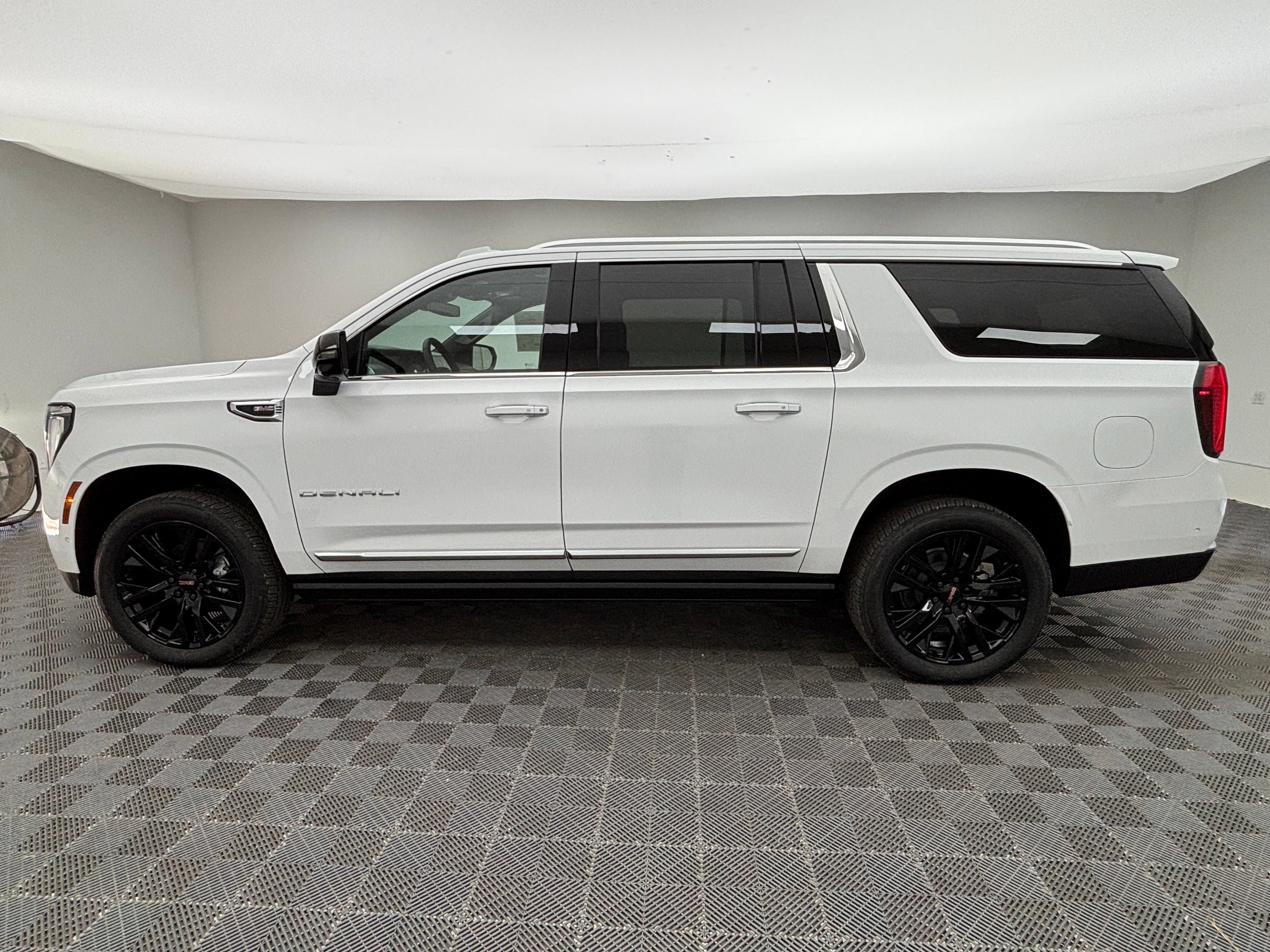 New 2026 GMC Yukon XL Denali w/ Sun & Power Step Package AWD/4WD image 15