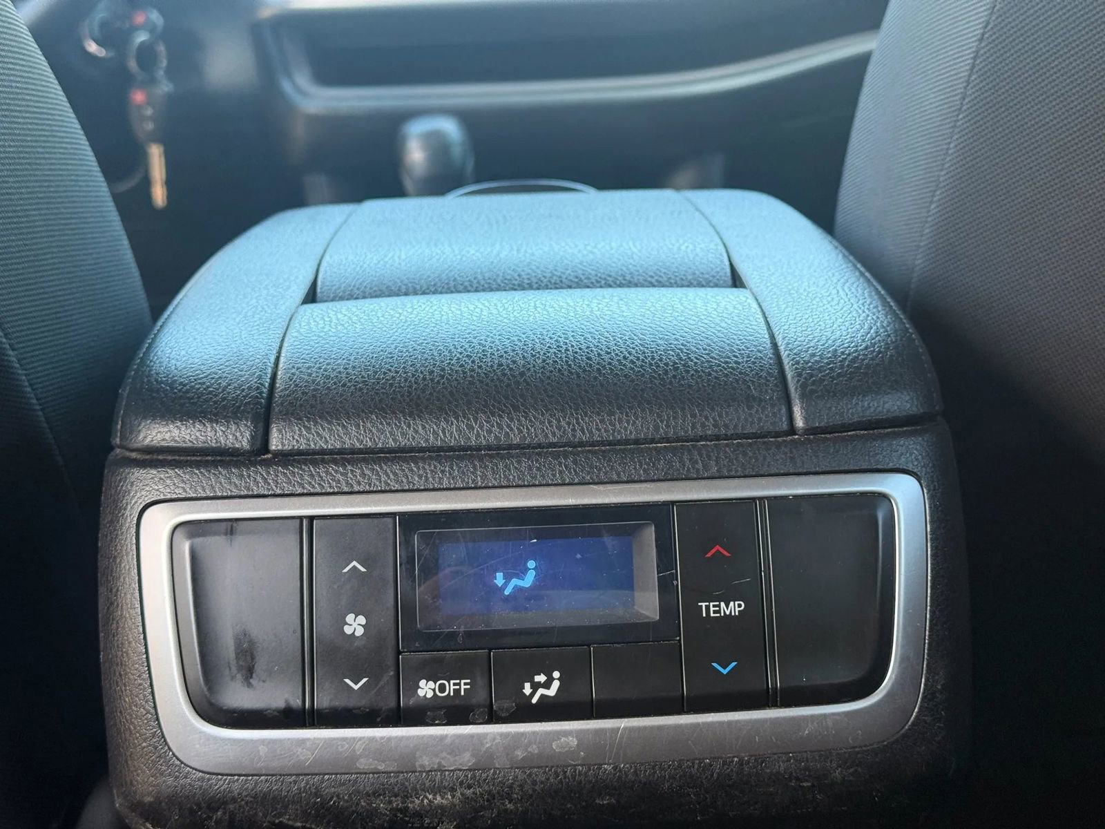 Used 2019 Toyota Highlander LE AWD/4WD image 28