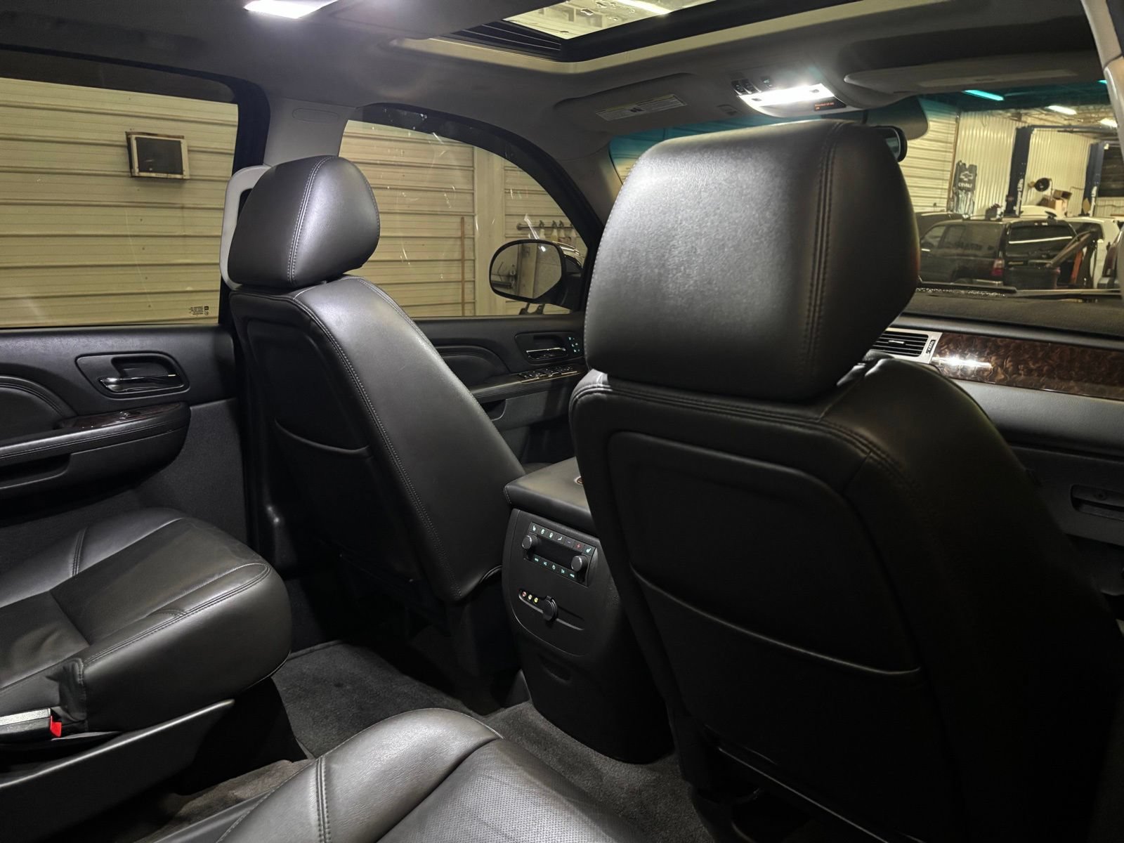 Used 2014 GMC Yukon Denali AWD/4WD image 33