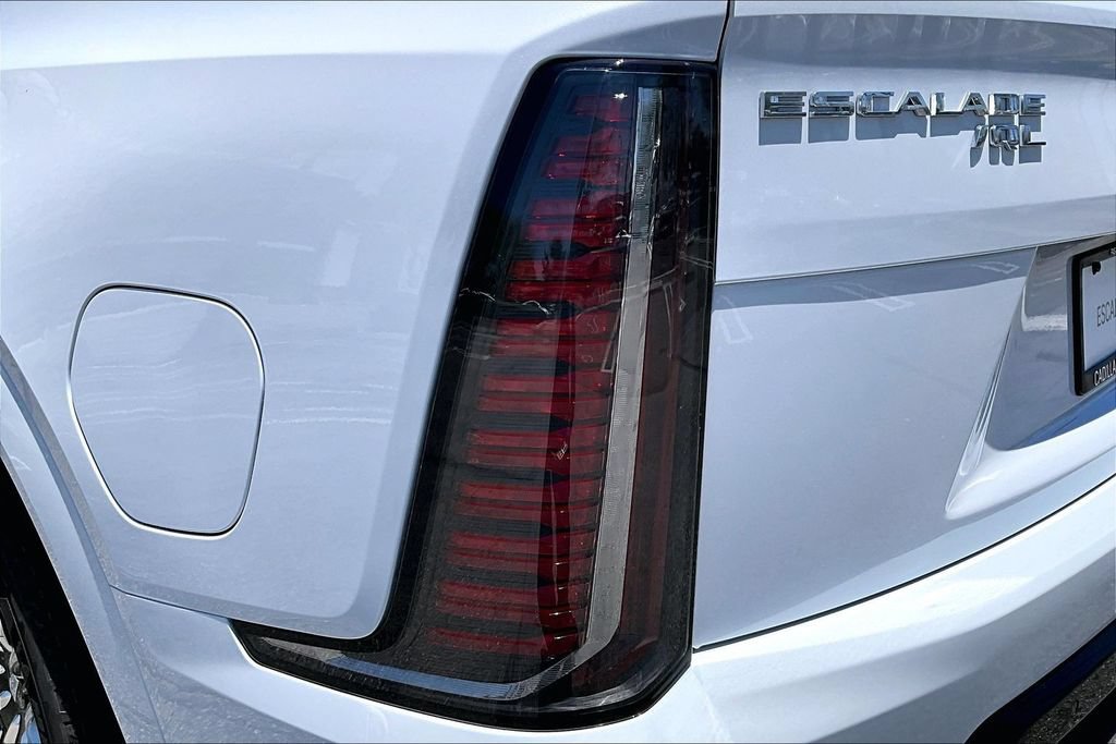 New 2026 Cadillac Escalade IQL Luxury w/ LPO, Floor Liner Package AWD/4WD image 15