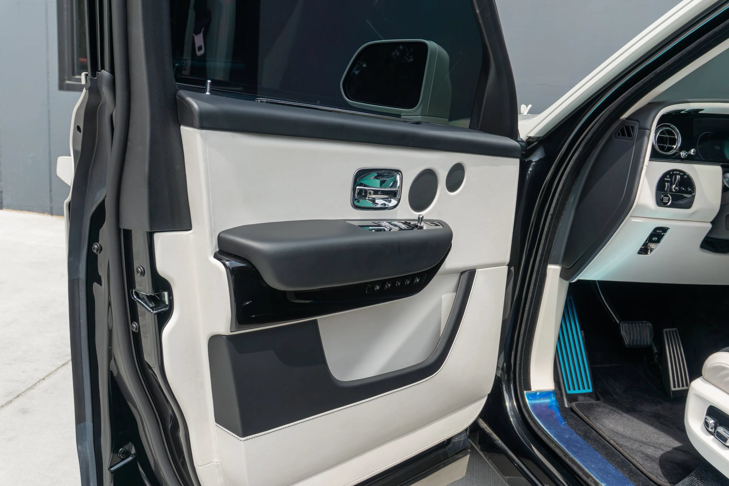 Used 2025 Rolls-Royce Cullinan AWD/4WD image 79