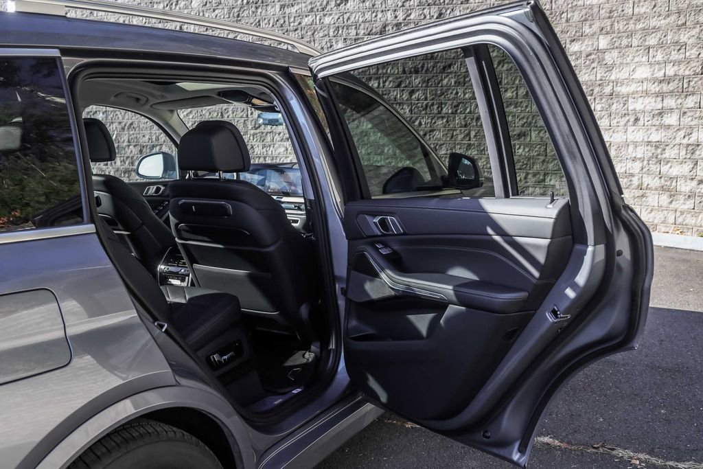 Used 2024 BMW X7 xDrive40i w/ Premium Package image 16