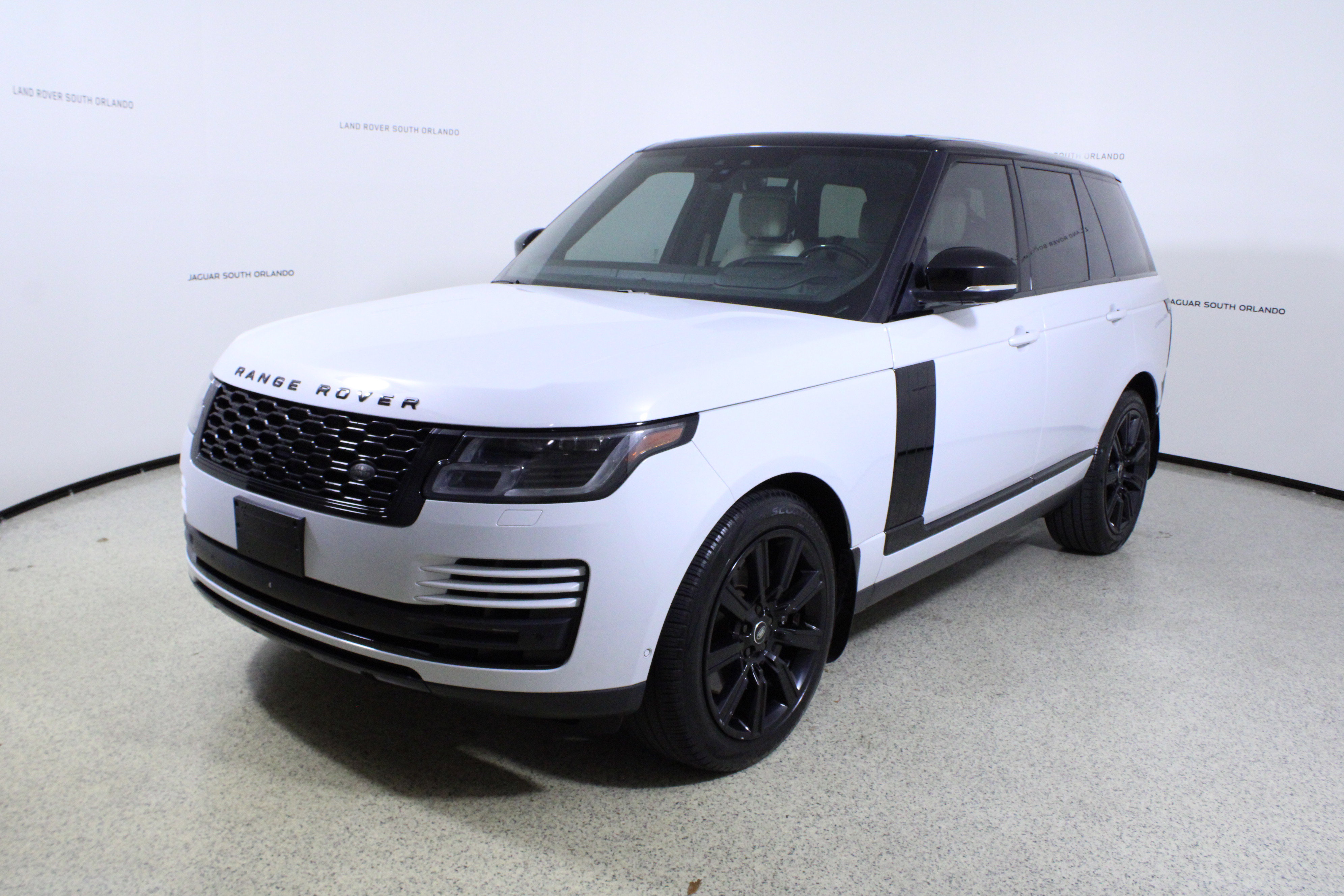 Used 2020 Land Rover Range Rover HSE image 4