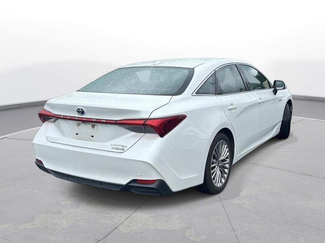 Certified 2021 Toyota Avalon Limited w/ Advanced Safety Package FWD image 16