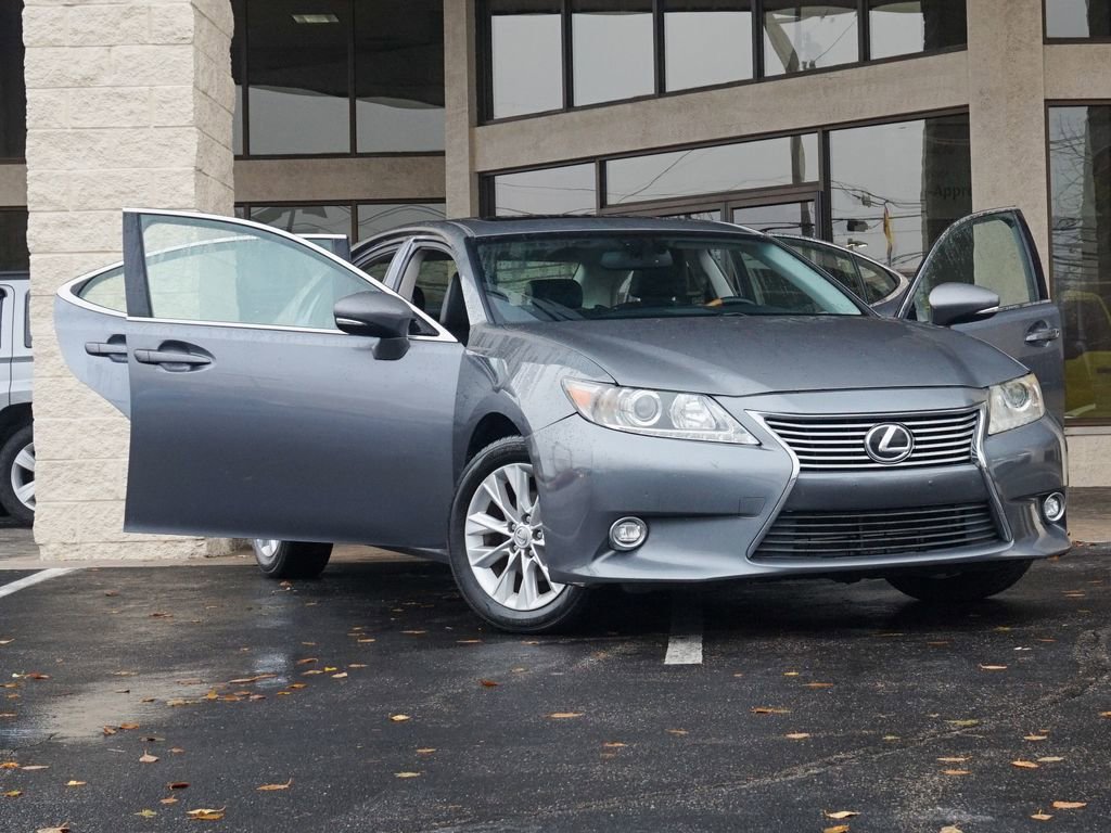 Used 2014 Lexus ES 300h w/ Luxury Package w/Bamboo Trim image 13