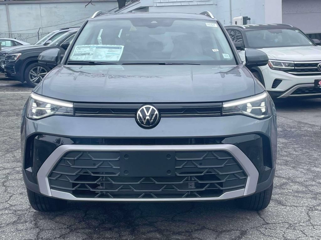 Used 2026 Volkswagen Taos SE AWD/4WD image 2