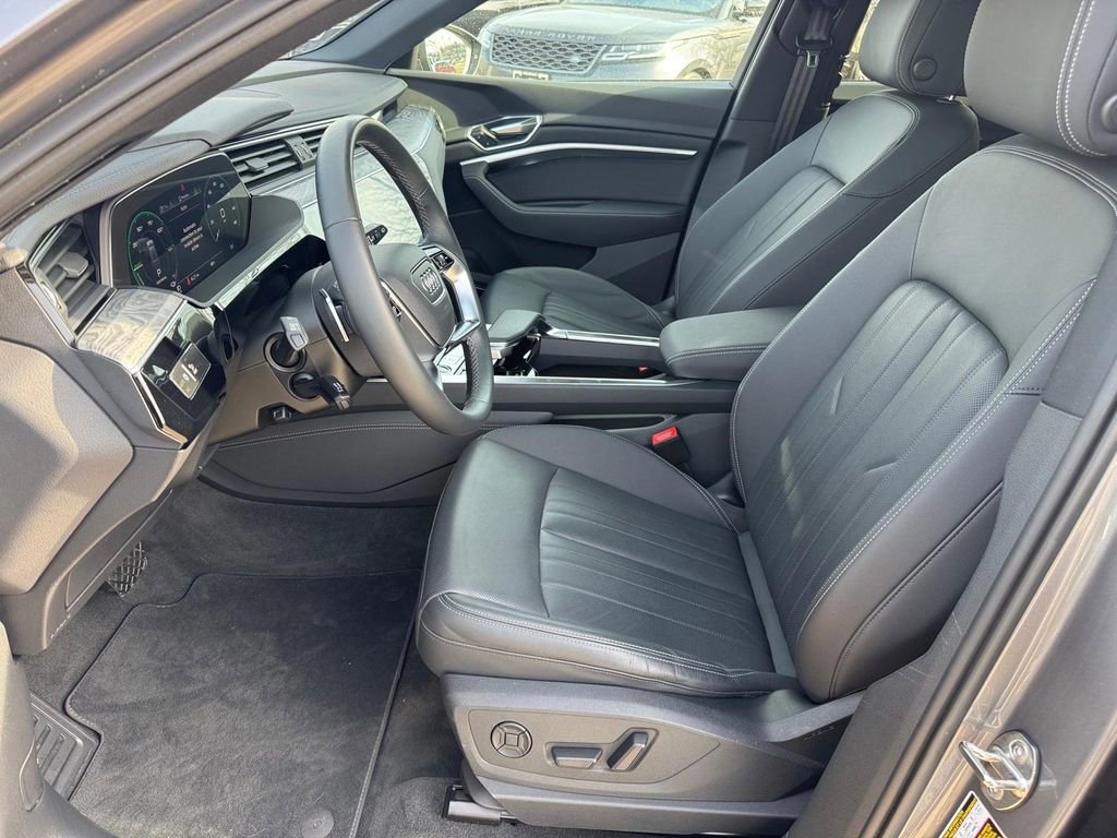 Used 2022 Audi e-tron Premium Plus image 8