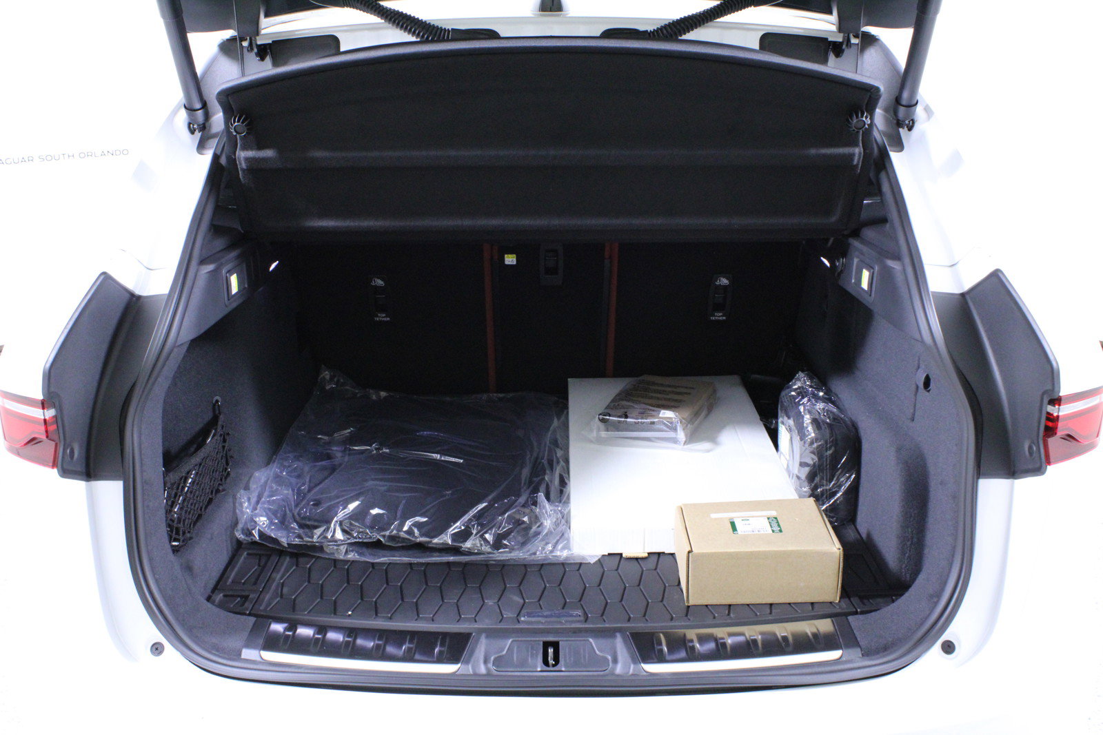 New 2025 Jaguar F-PACE R-Dynamic S image 9