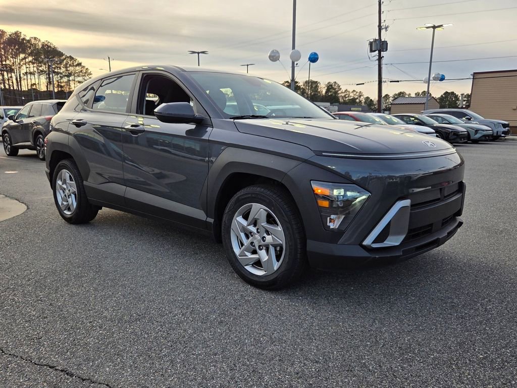 Used 2025 Hyundai Kona SE image 1