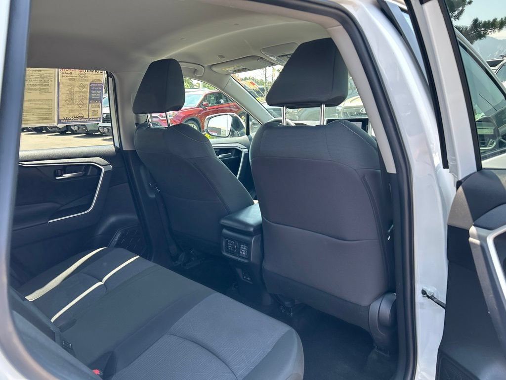 Used 2025 Toyota RAV4 XLE AWD/4WD image 13