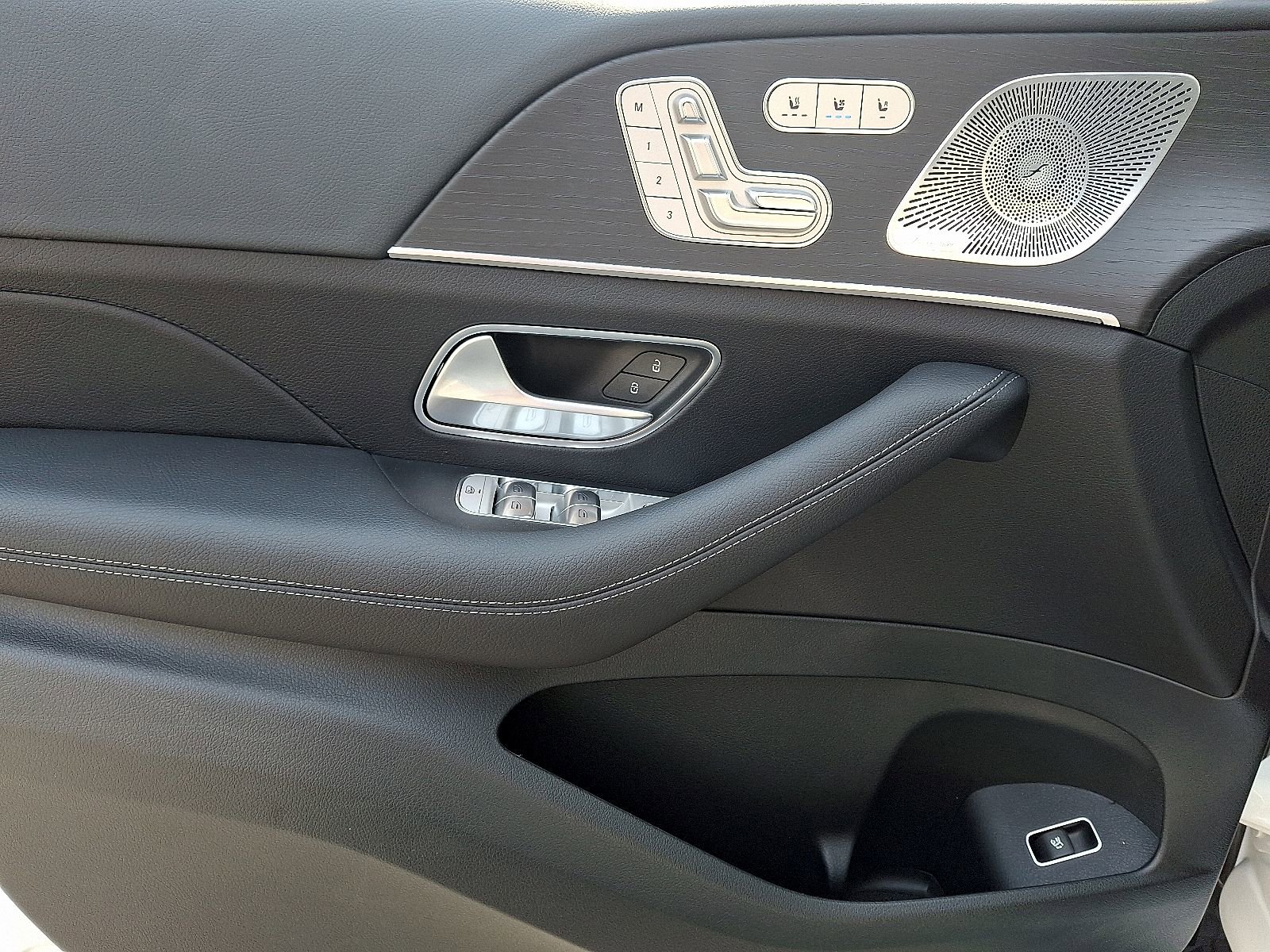 Certified 2025 Mercedes-Benz GLS 450 4MATIC image 11