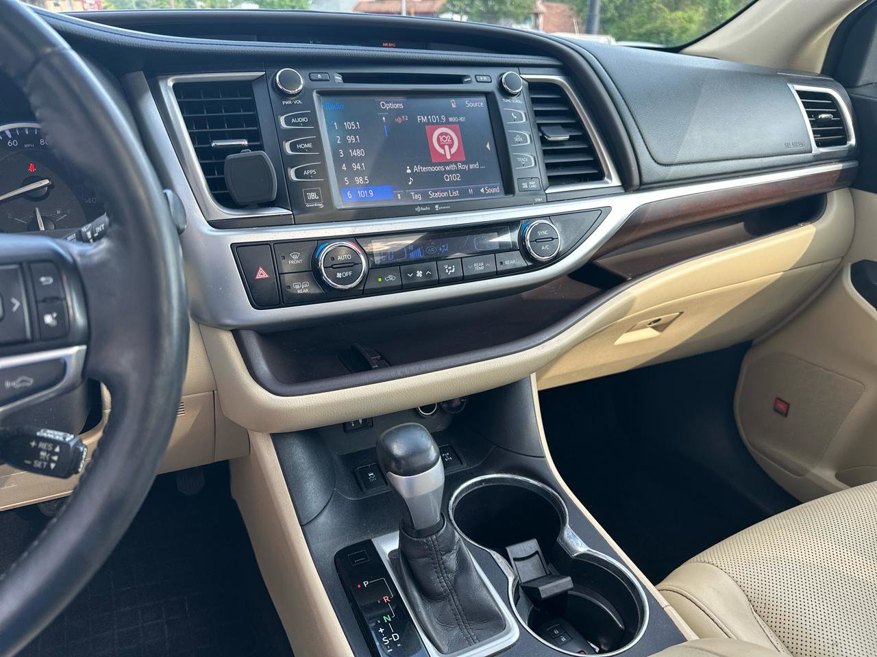 Used 2015 Toyota Highlander Limited Platinum AWD/4WD image 12