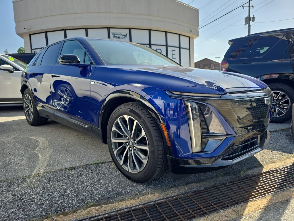 Used 2024 Cadillac Lyriq Sport w/ LPO, Floor Liner Package AWD/4WD image 4