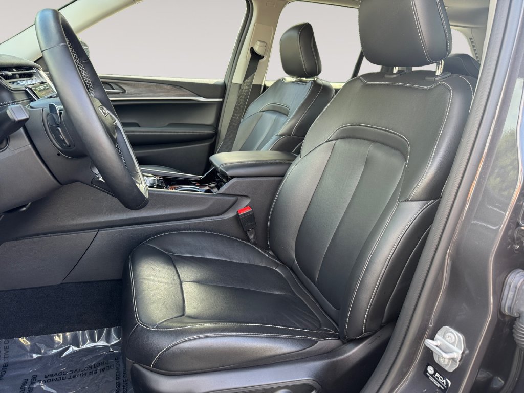 Used 2022 Jeep Grand Cherokee Limited AWD/4WD image 9