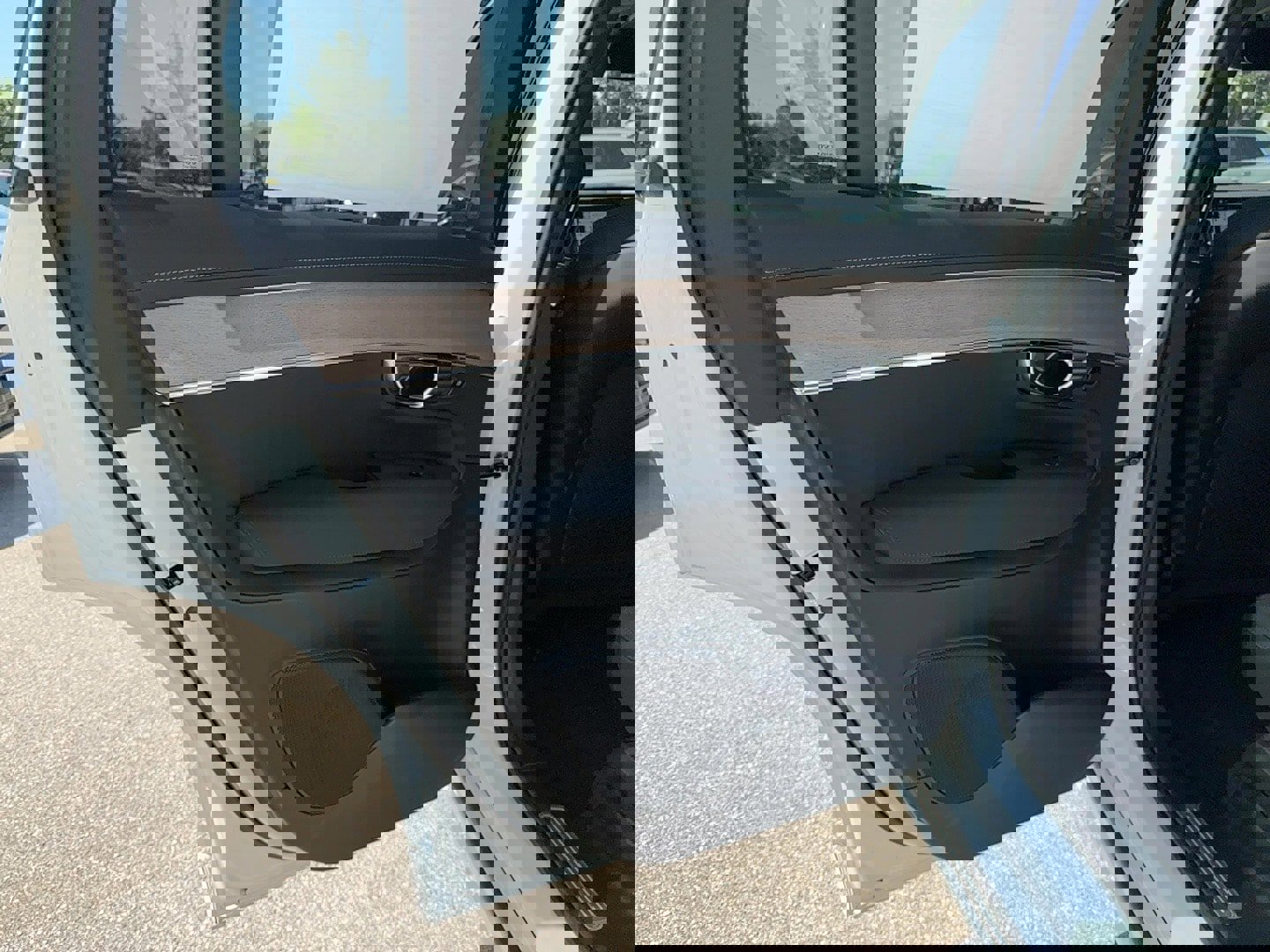 Used 2025 Volvo XC90 B6 Core w/ Climate Package image 16