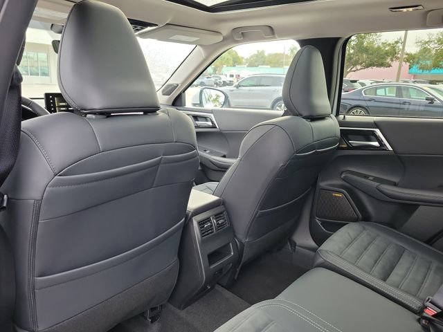 New 2026 Mitsubishi Outlander SE image 15