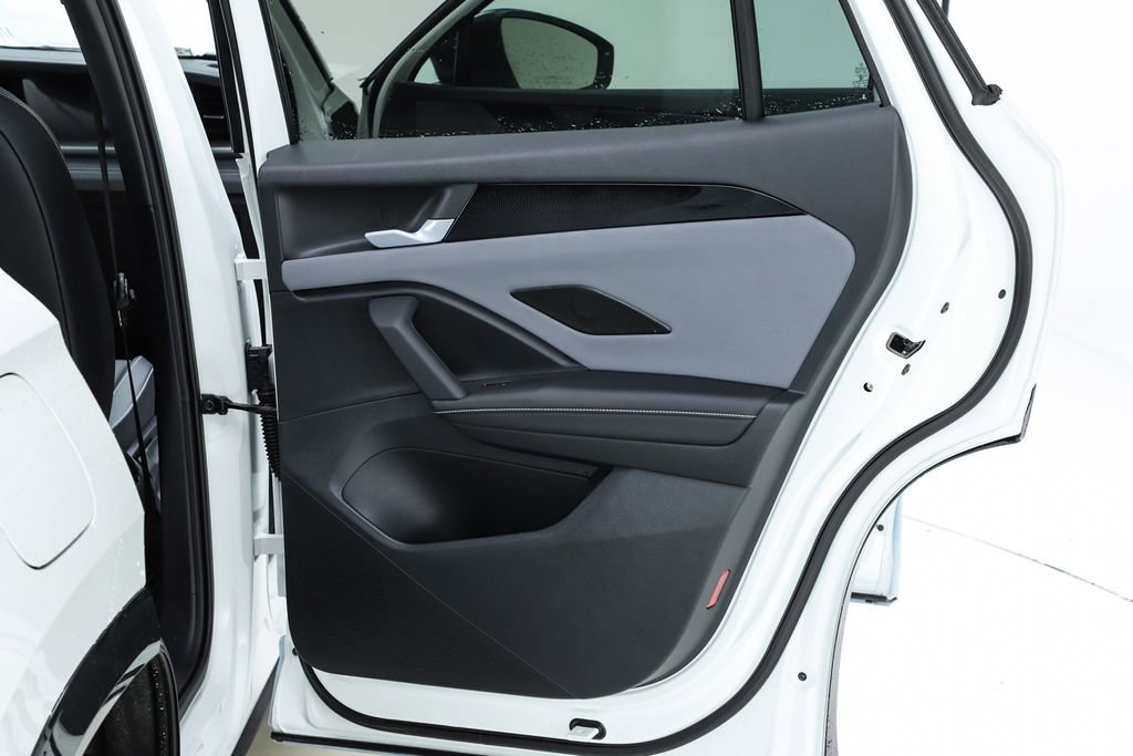 New 2026 Volkswagen Tiguan SE R-Line image 31