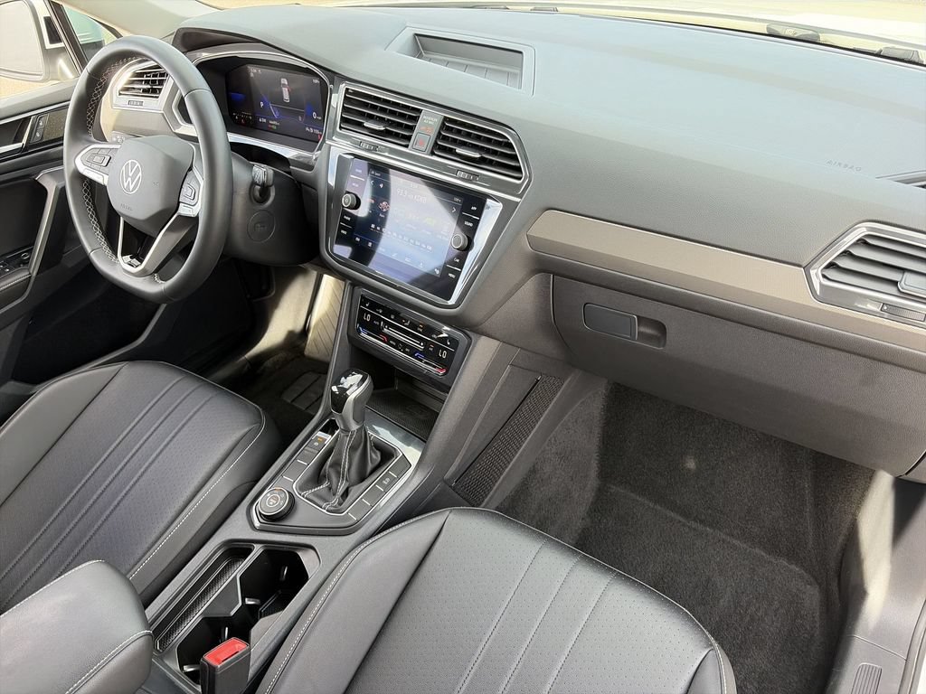 Used 2022 Volkswagen Tiguan SE AWD/4WD image 28