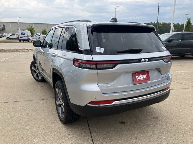 New 2025 Jeep Grand Cherokee Limited w/ Trailer Tow Package image 8