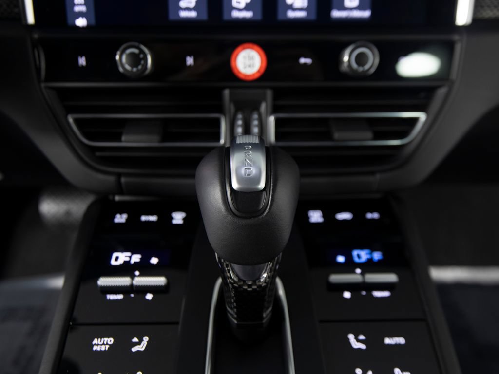 Certified 2025 Porsche Macan GTS AWD/4WD image 27