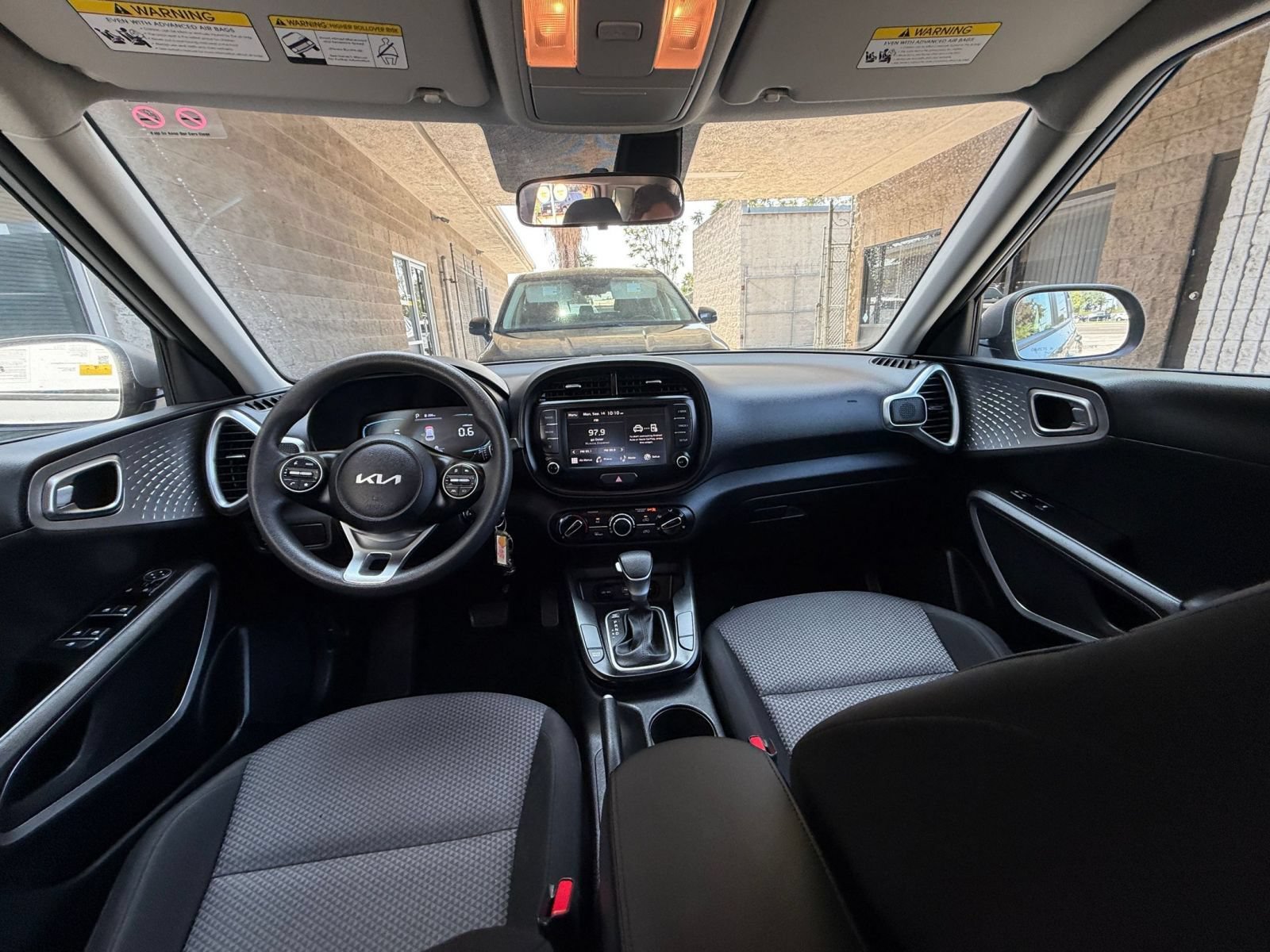 Used 2025 Kia Soul LX w/ LX Technology Package FWD image 30