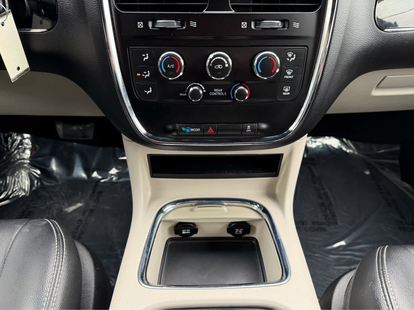 Used 2017 Dodge Grand Caravan SXT image 21