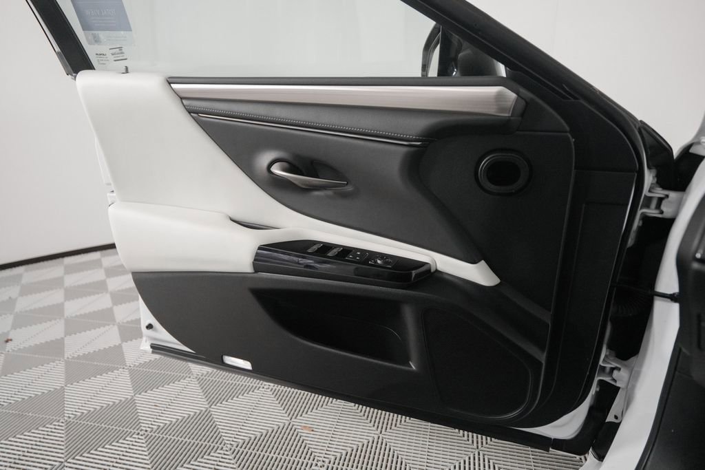 Certified 2022 Lexus ES 300h F Sport w/ Accessory Package image 12