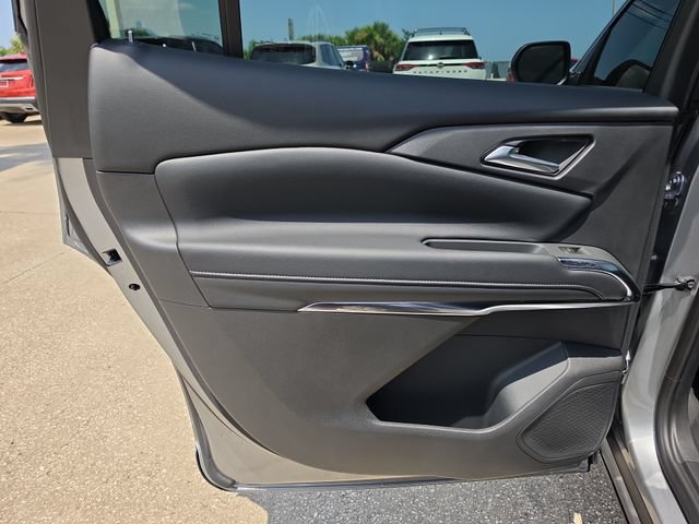 Used 2026 Chevrolet Traverse LT w/ Driver Confidence Package FWD image 14