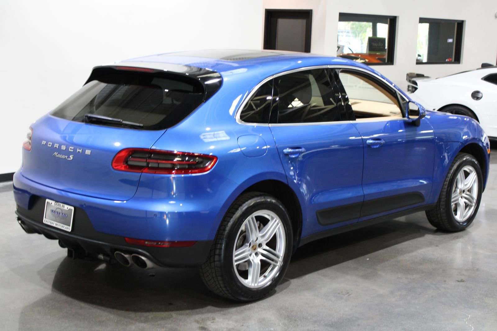 Used 2015 Porsche Macan S image 16