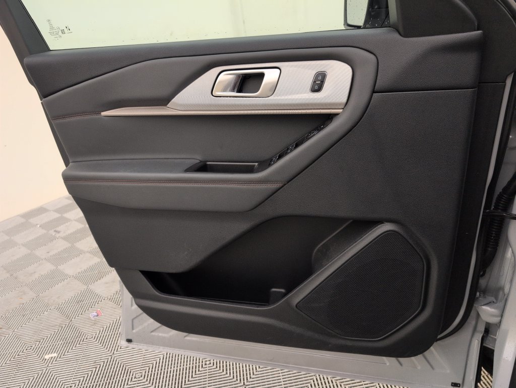 Used 2026 Ford Explorer Active RWD image 25