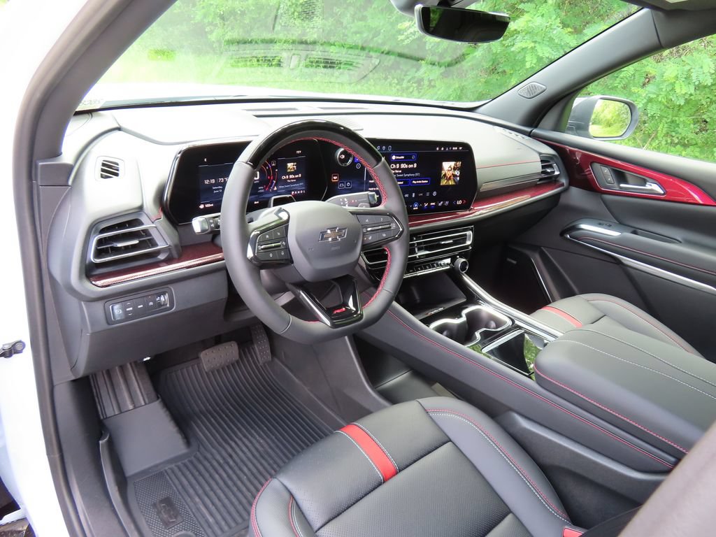 New 2026 Chevrolet Traverse RS w/ LPO, Floor Liner Package AWD/4WD image 23