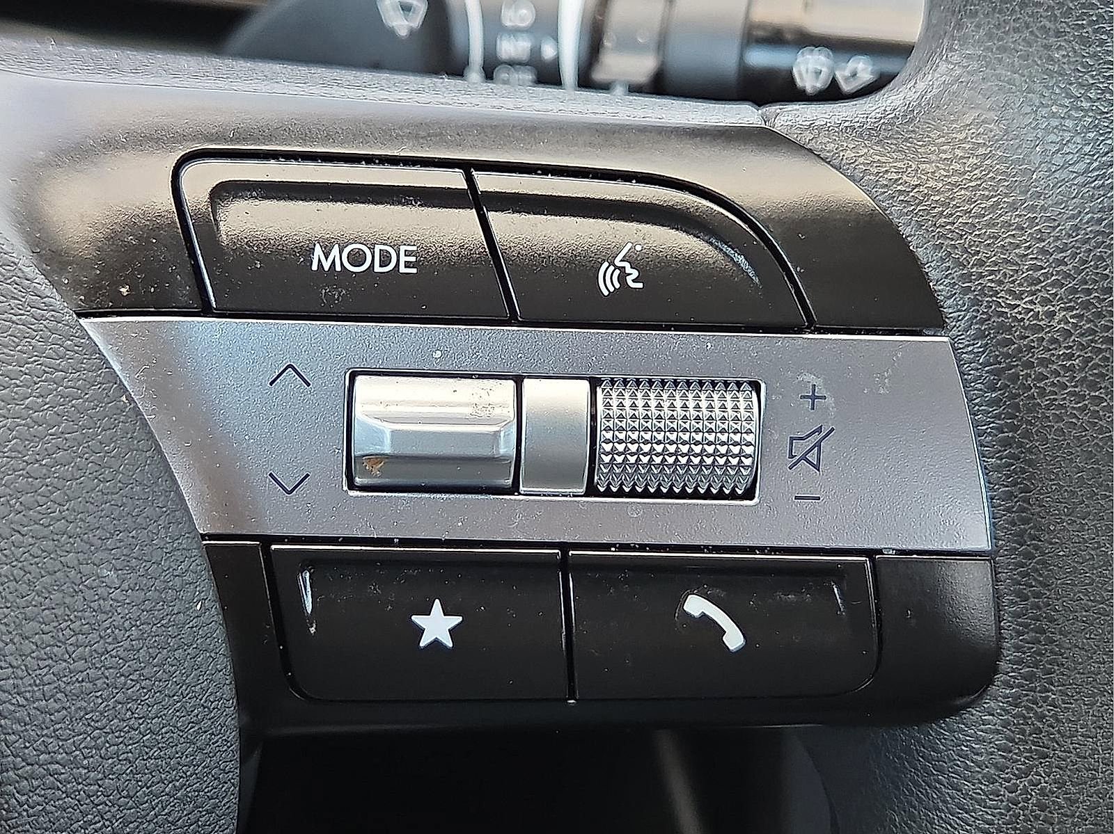 Used 2025 Hyundai Santa Cruz SE image 18