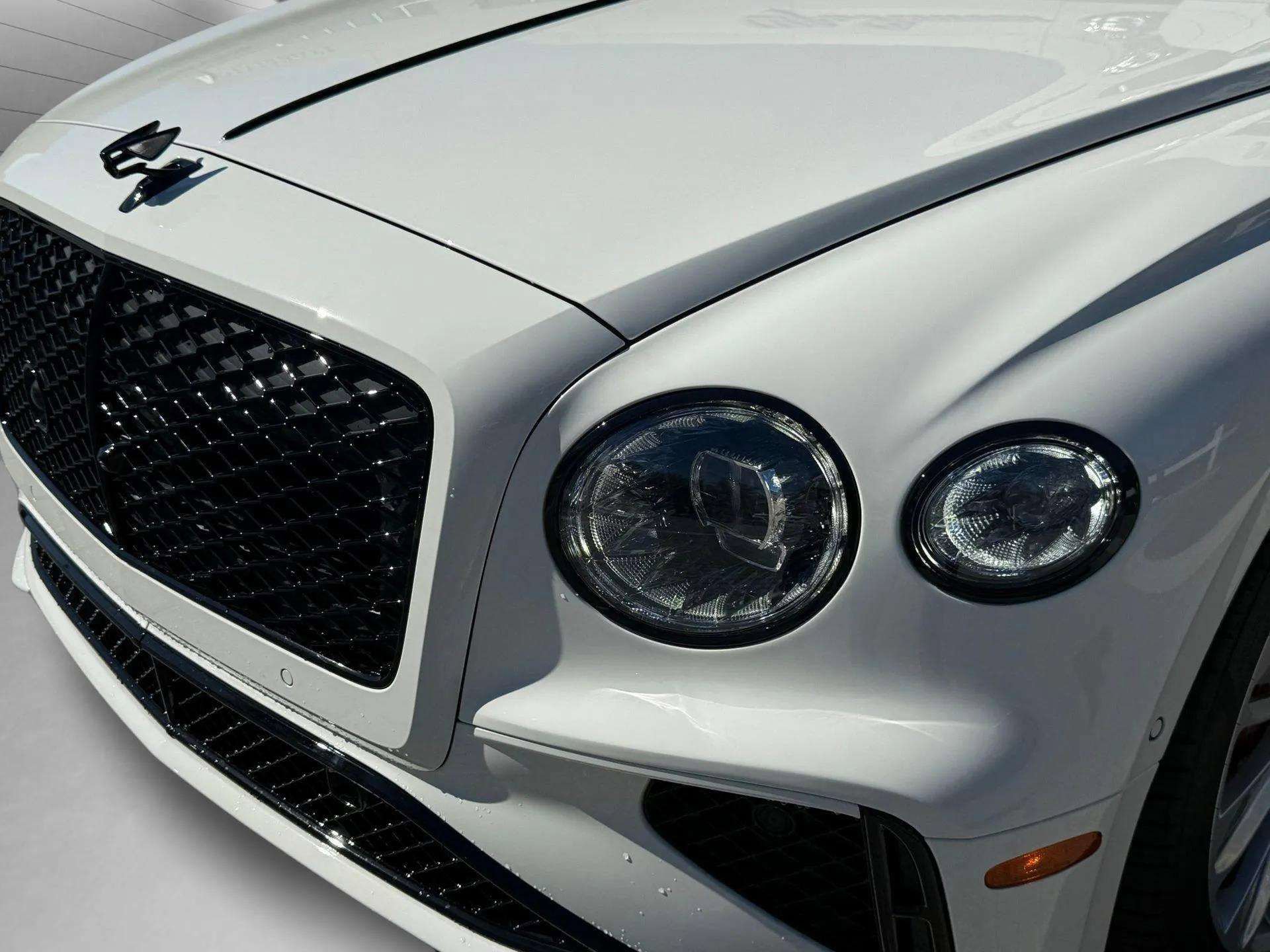 Used 2025 Bentley Flying Spur Plug-In Hybrid image 19