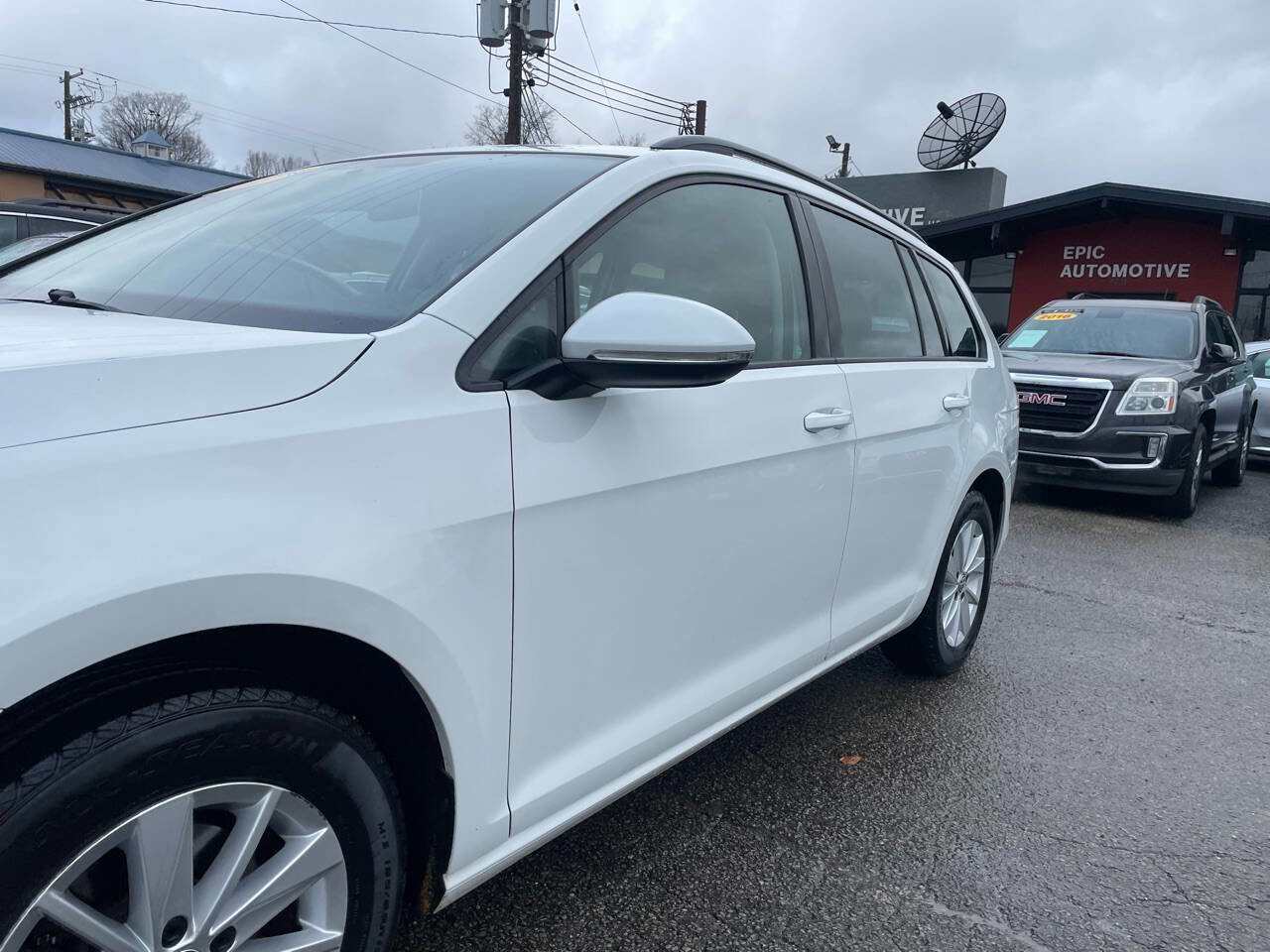 Used 2016 Volkswagen Golf S image 9