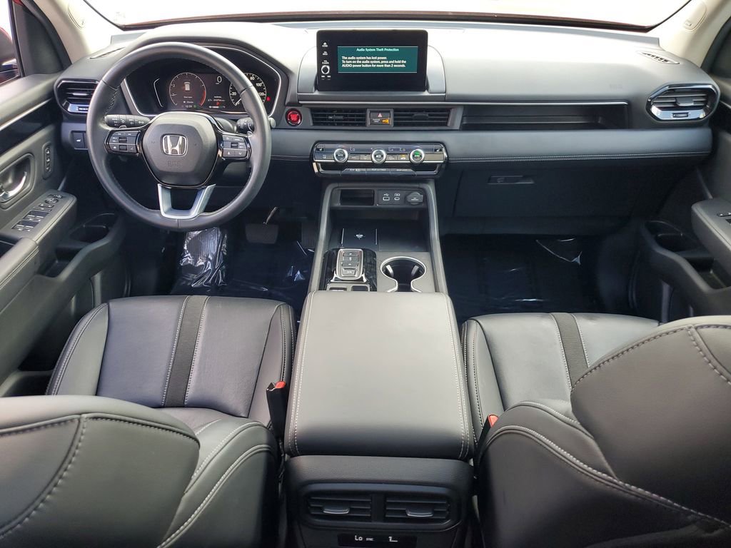 Certified 2025 Honda Pilot Touring image 12