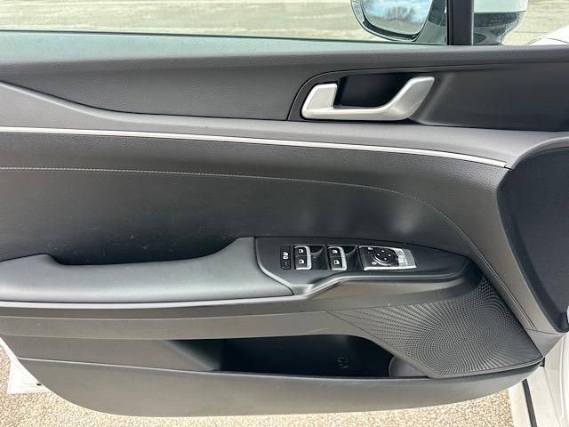 Used 2025 Kia K5 LXS image 15