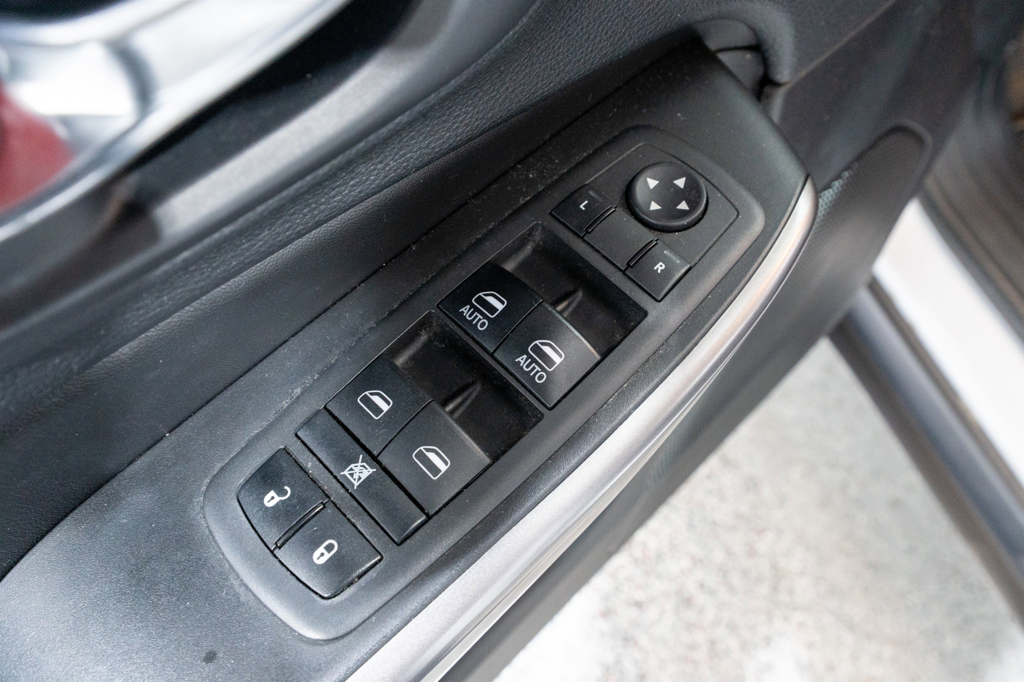 Used 2019 Jeep Cherokee Latitude Plus w/ Cold Weather Group image 14