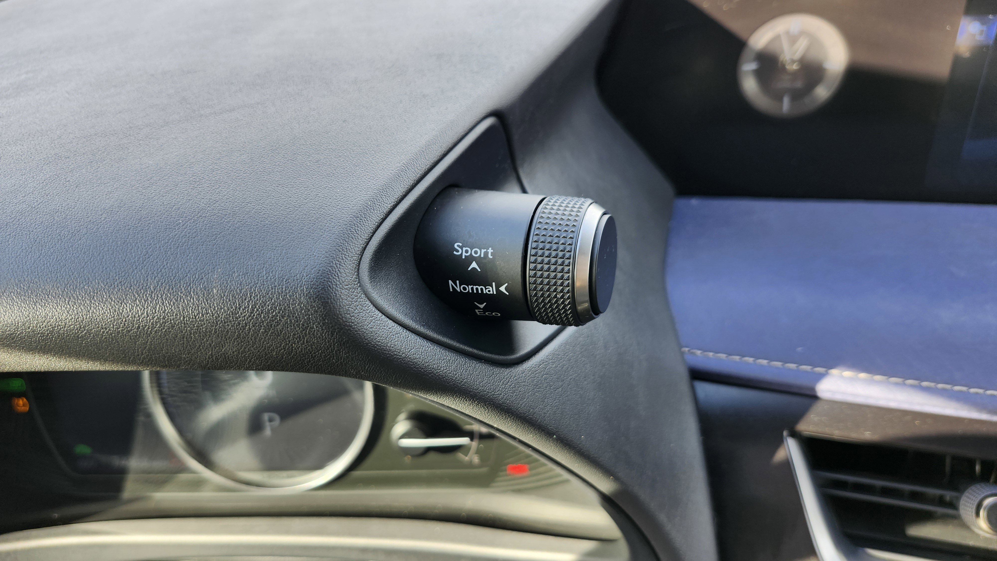 Used 2022 Lexus UX 250h w/ Premium Package image 39