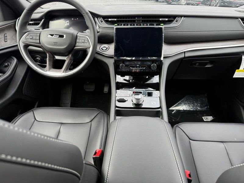 New 2025 Jeep Grand Cherokee L Limited w/ Black Appearance Package image 8