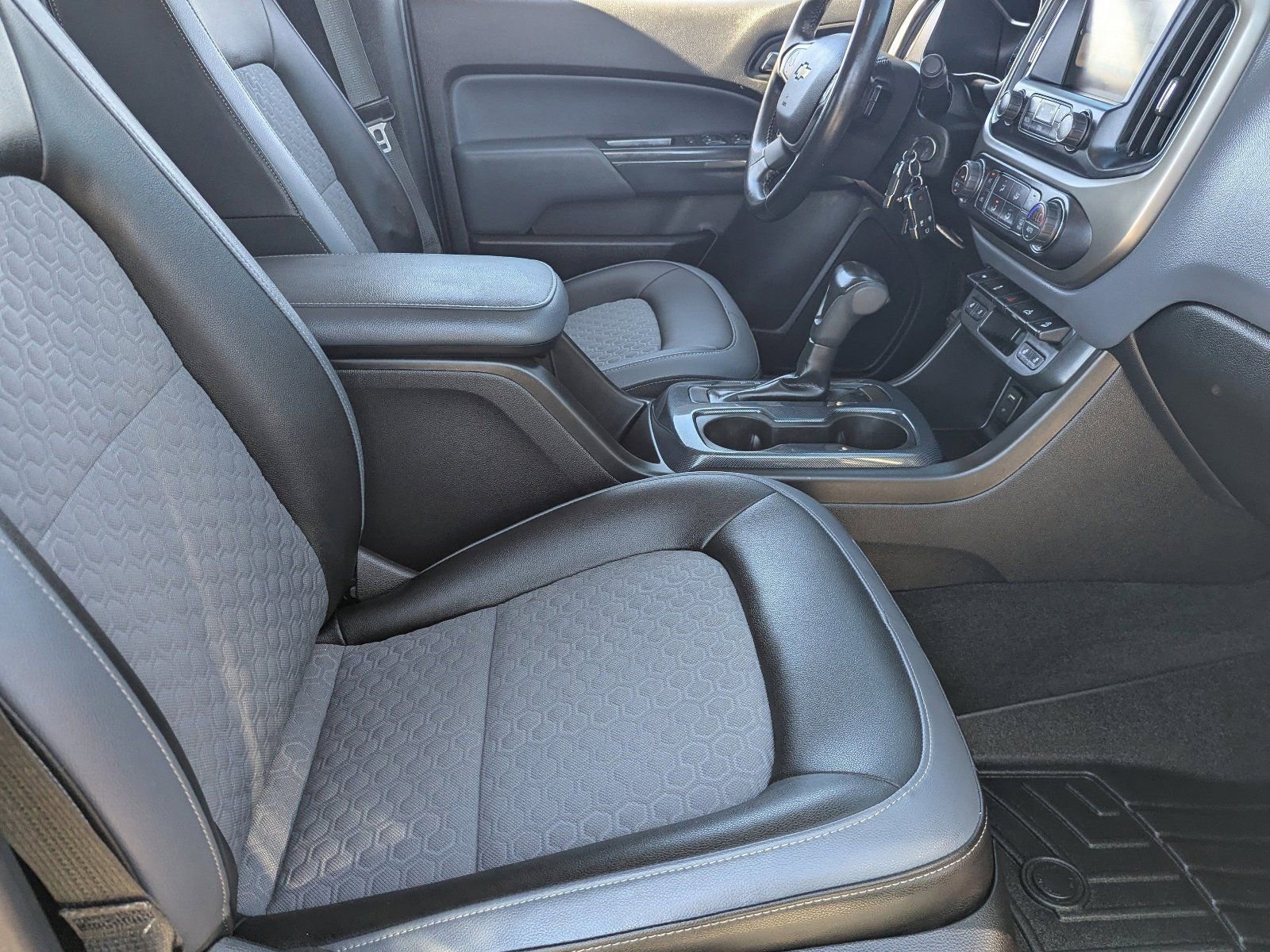 Used 2017 Chevrolet Colorado Z71 AWD/4WD image 11