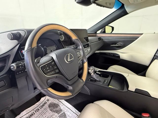 Used 2025 Lexus ES 300h w/ Technology Package FWD image 16
