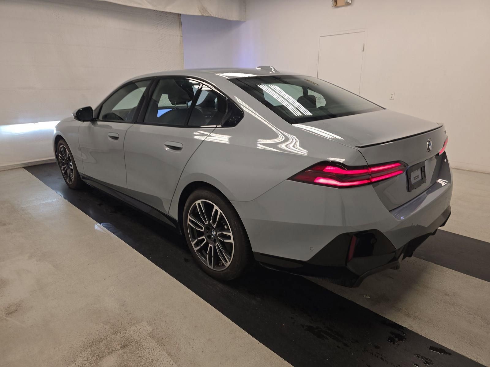 Used 2025 BMW 530i w/ M Sport Package image 15