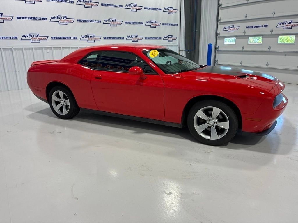 Used 2019 Dodge Challenger SXT RWD image 12