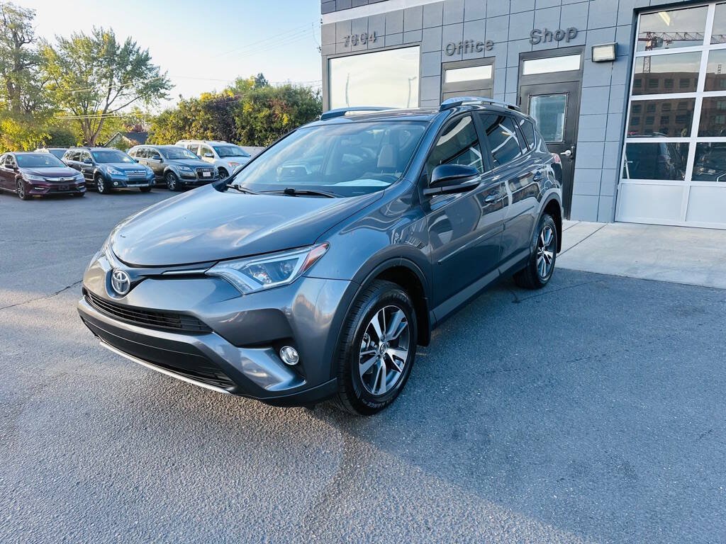 Used 2016 Toyota RAV4 XLE AWD/4WD image 3