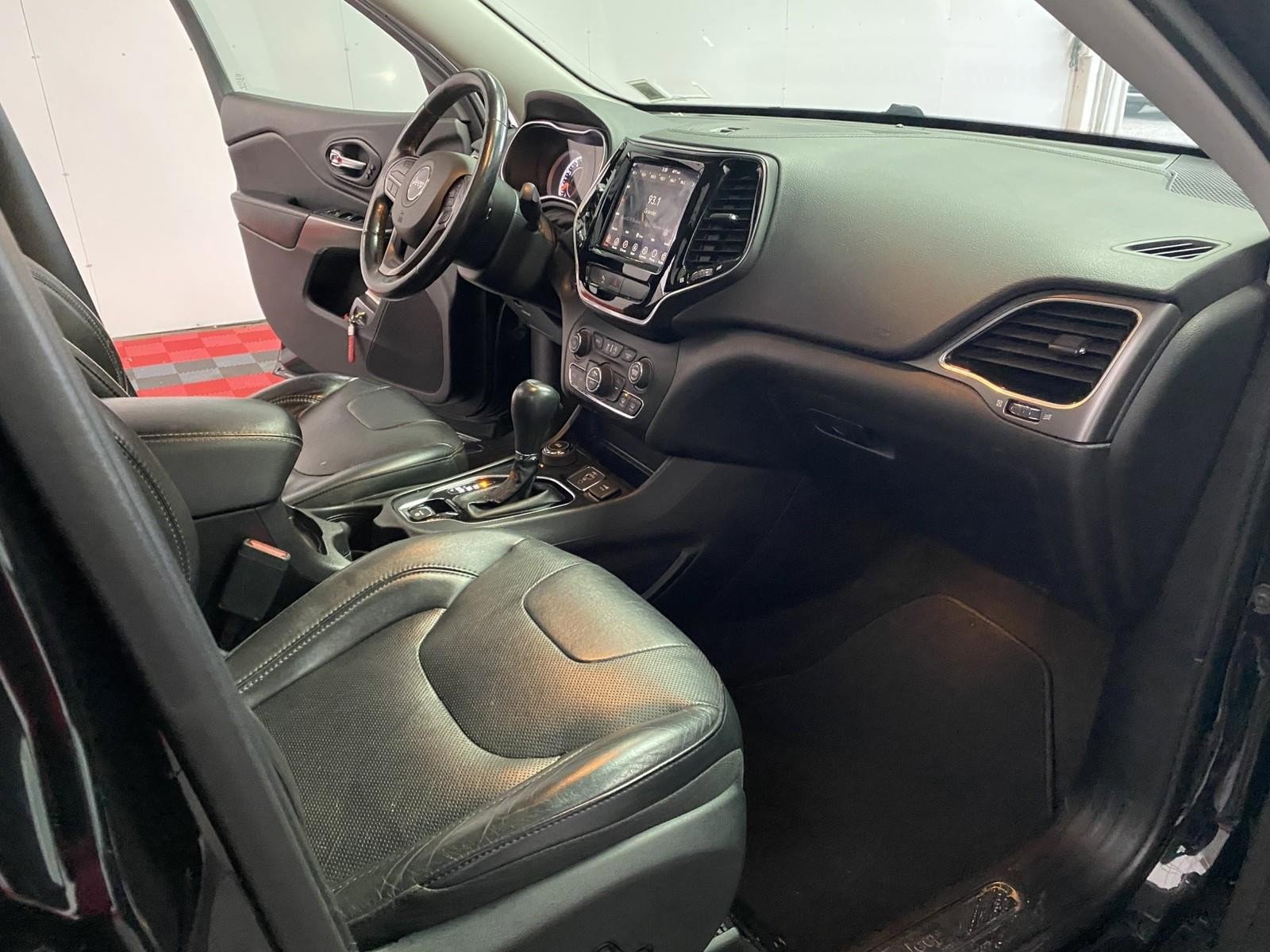 Used 2019 Jeep Cherokee Limited image 8