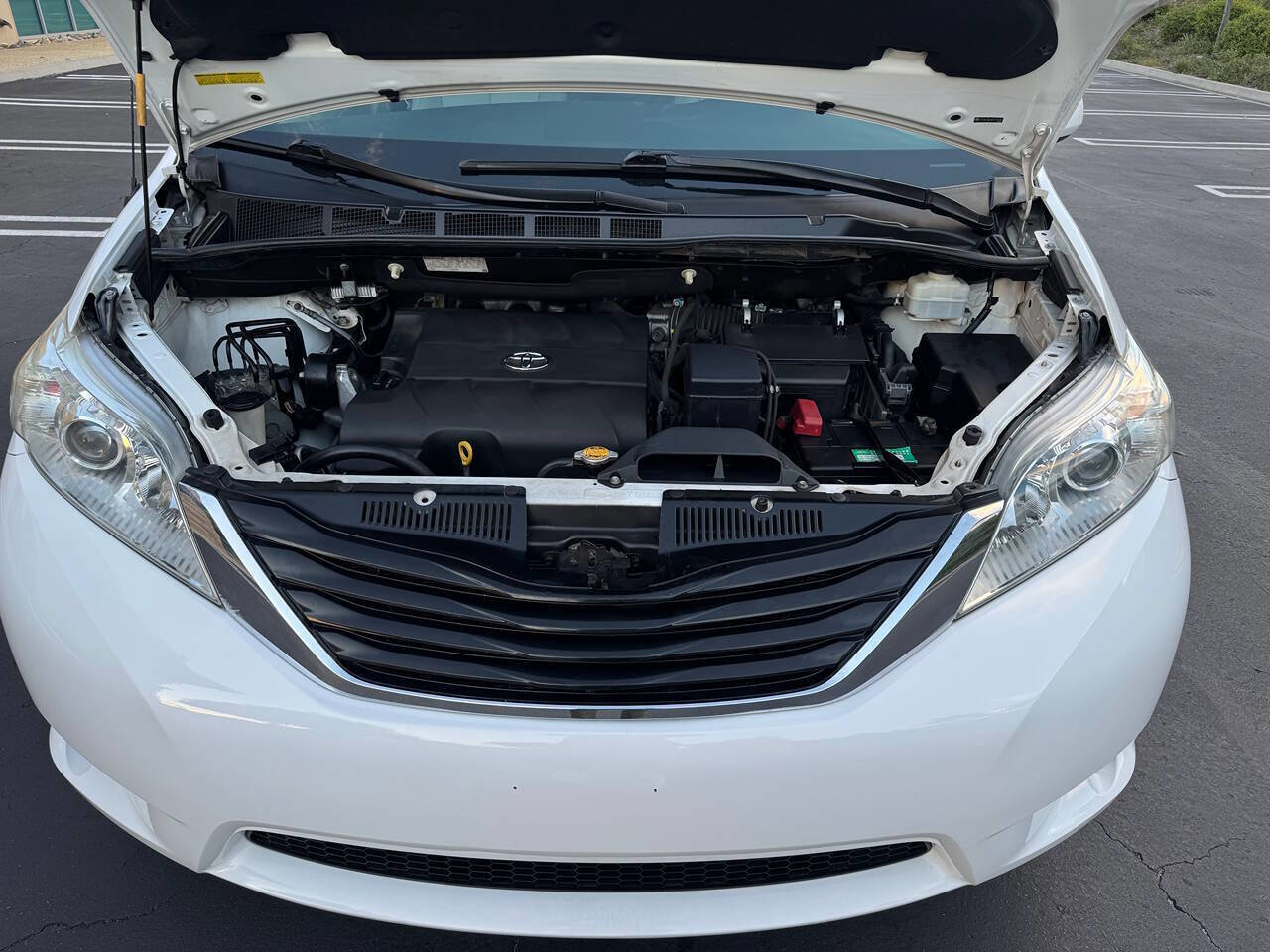 Used 2013 Toyota Sienna XLE image 9
